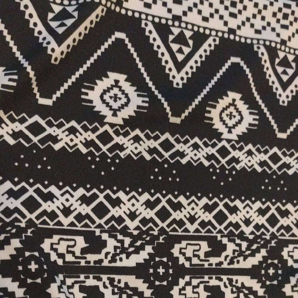 BONGO Geometric Black and White Midi Dress - Picture 6 of 8